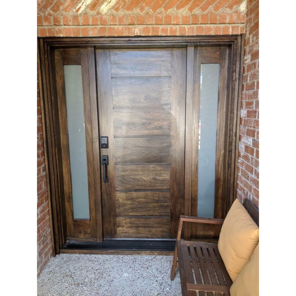 Puerta exterior de caoba de 4 pies 5 pulg. x 6 pies 8 pulg. con líneas horizontales y una ventana lateral